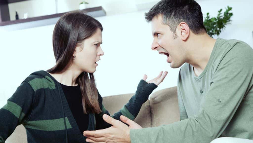 امرأة تطلب الطلاق