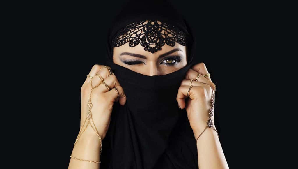 دليل المعاشرة الزوجية للمرأة المسلمة: كيف ”تشعلين النيران“ في سريرك؟