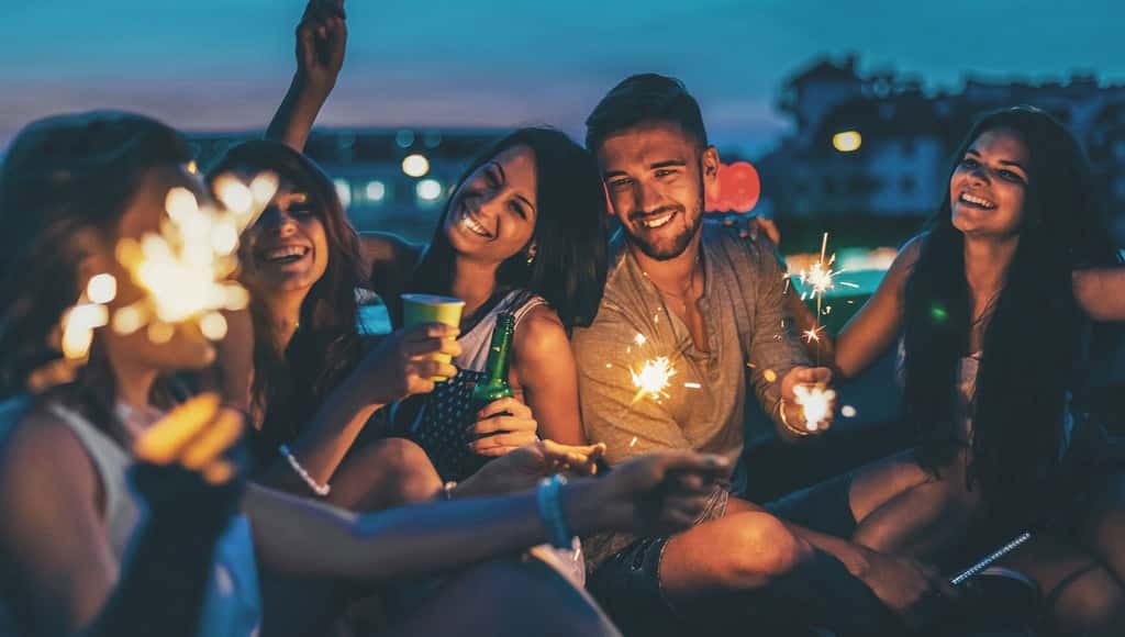 كيف تتعرف على الأشخاص وتصنع صداقات جديدة في مرحلة البلوغ؟.. إليك هذه النصائح الخمس