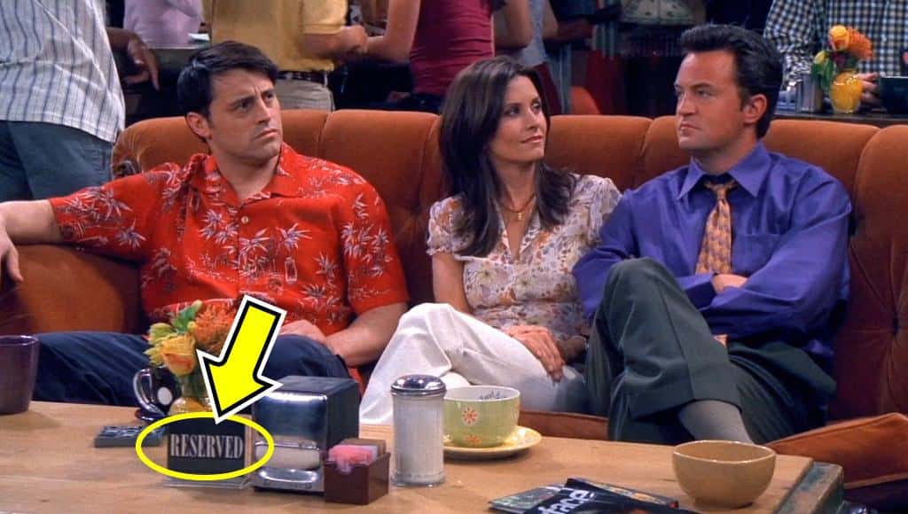 10 نظريات غريبة ابتكرها المعجبون حول مسلسل فريندز Friends الشهير