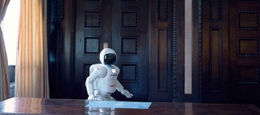 ASIMO الشبيه بالإنسان