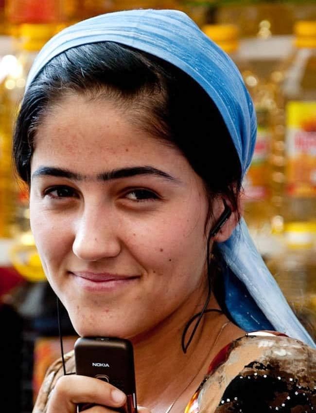 الحواجب المتصلة (طاجكستان)