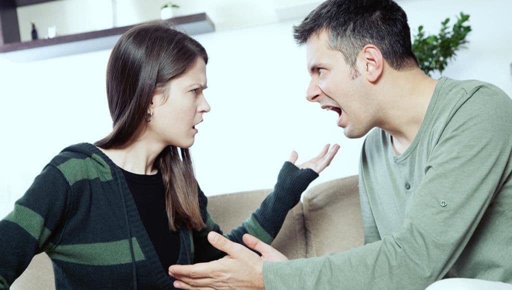 امرأة تطلب الطلاق