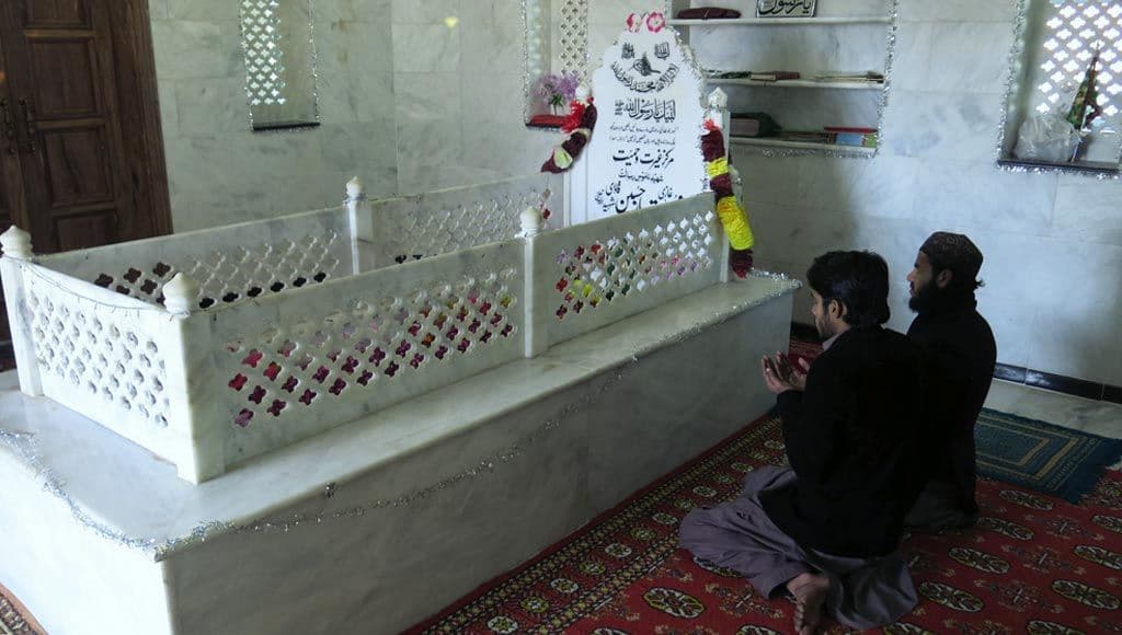 ضريح لمرتكب جريمة قتل المجدف في باكستان