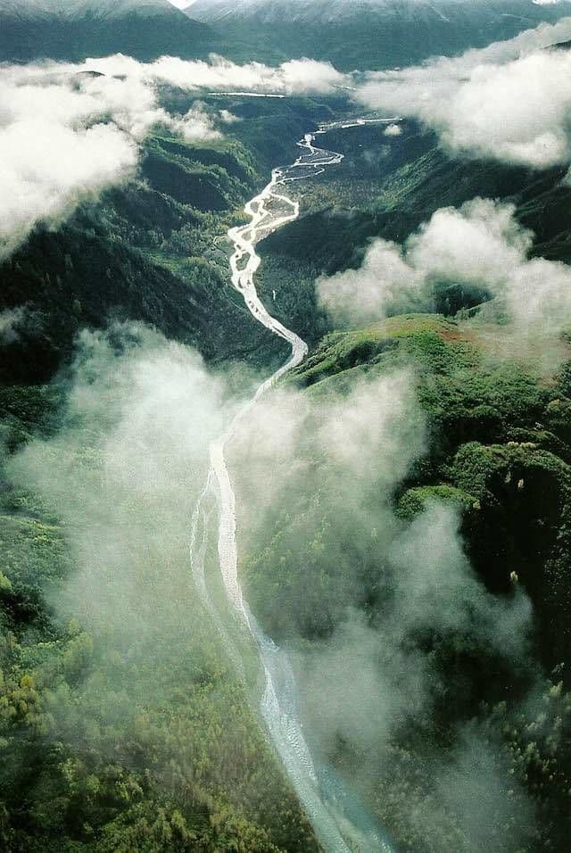 نهر Tats Creek في كندا
