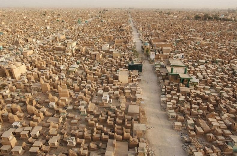 مقبرة وادي السلام في العراق