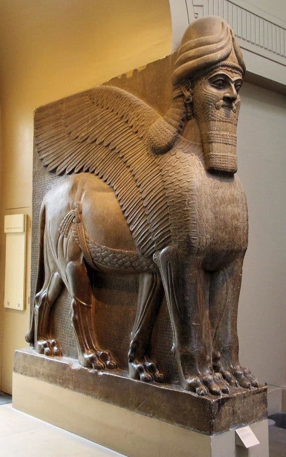 الثيران الآشورية المجنحة (لاماسو).