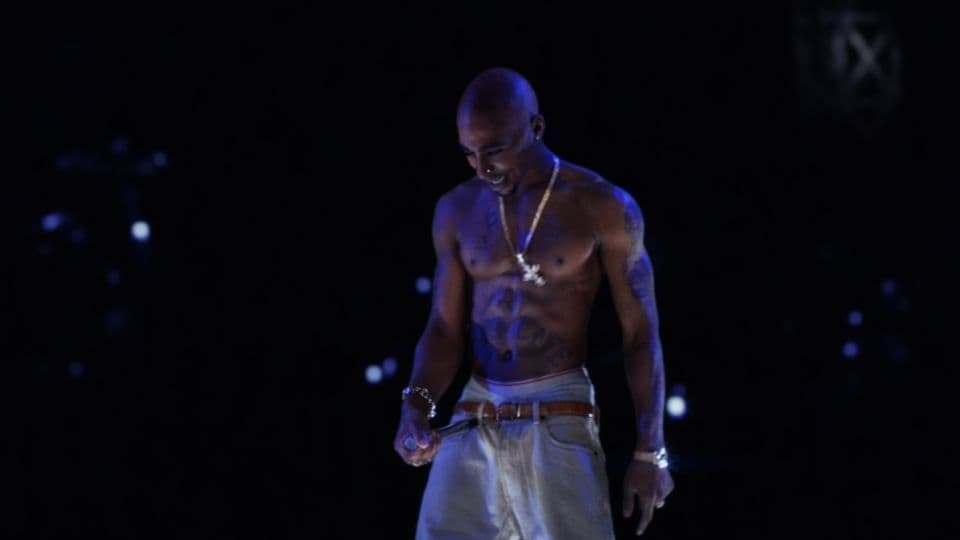 هولوغرام توباك شاكور في مهرجان Coachella في كاليفورنيا