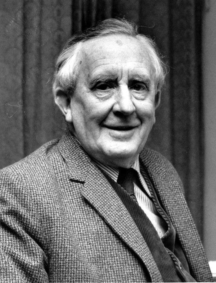 الكاتب J.R.R. Tolkien