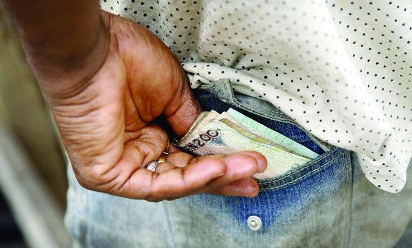 احمل في جيبك عملات ورقية