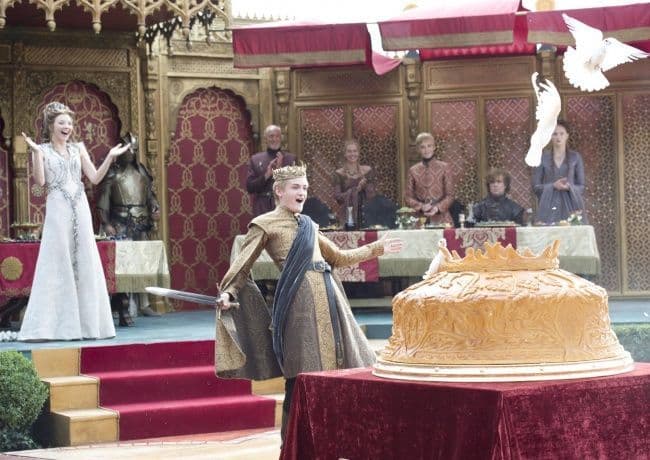 كعكة الحمام الشهيرة التي قدمها الملك ”جوفري“ خلال مأدبة حفل زفافه في مسلسل ”صراع العروش“