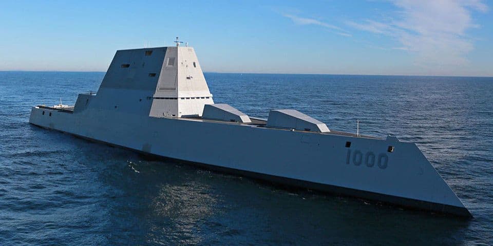 السفينة الحربية التابعة للبحرية الأمريكية ”زوموولت“ USS Zumwalt