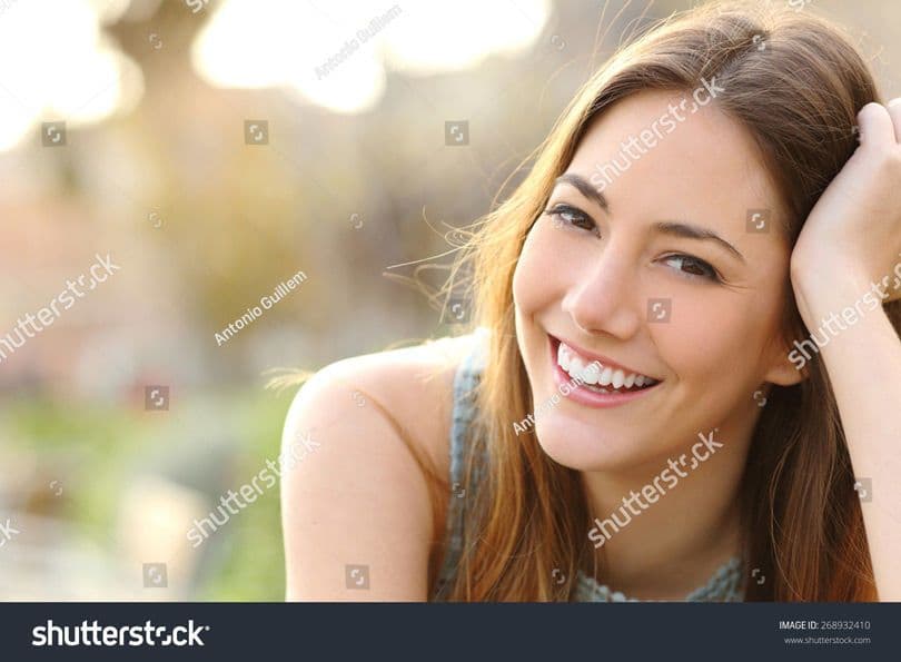 امراة تبتسم