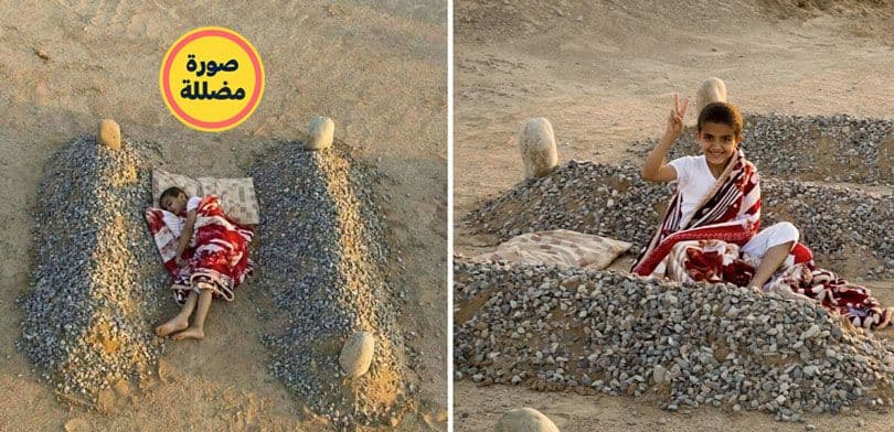 القصة المتداولة عن هذه الصورة هو أن هذا الطفل نائم بين قبري والديه