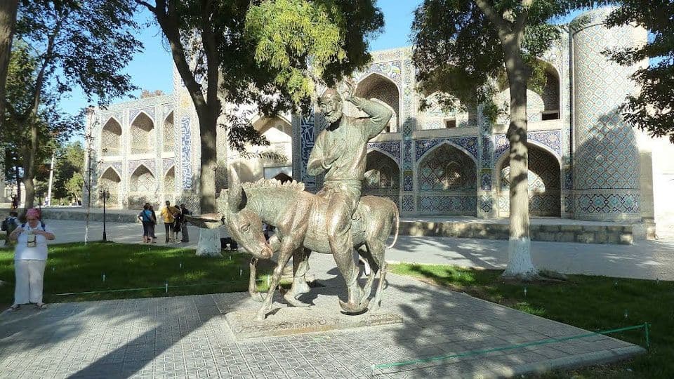تمثال لنصر الدين حجة (جحا) في (بوخارا) بأوزباكستان