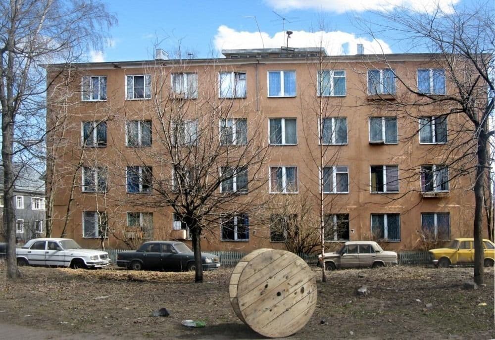 المبنى في (Magnitogorsk) كما يبدو عليه اليوم.