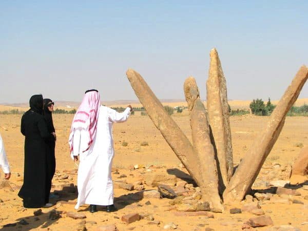 أعمدة الرجاجيل الصخرية المنتصبة في السعودية