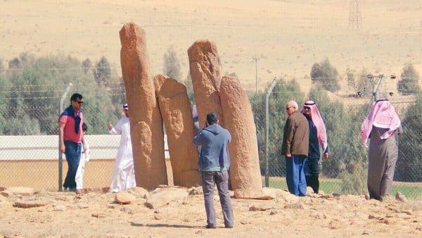 أعمدة الرجاجيل الصخرية المنتصبة في السعودية