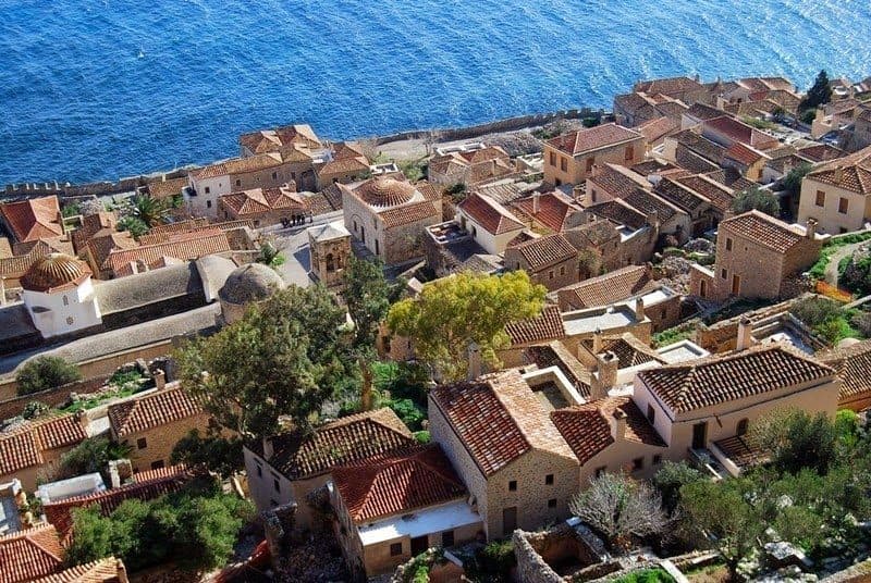 جزيرة وقرية مونيمفاسيا