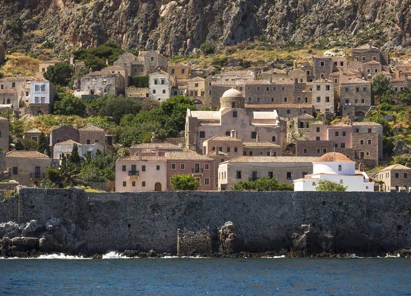 جزيرة وقرية مونيمفاسيا