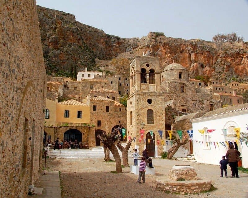 جزيرة وقرية مونيمفاسيا