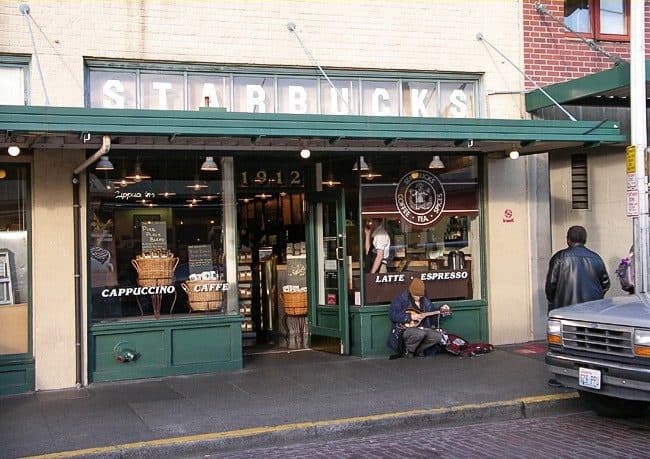 أول مقهى Starbucks