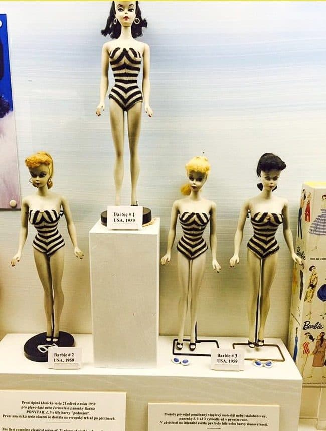 أول دمية Barbie