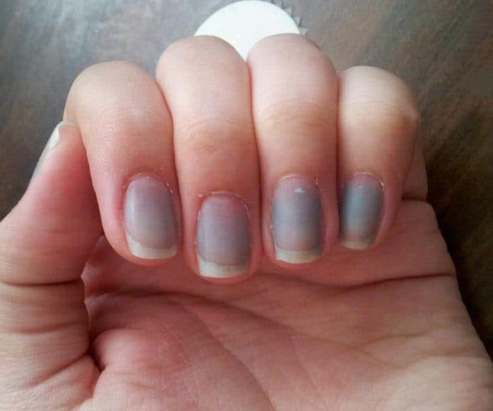 الأظافر الزرقاء Blue Nails