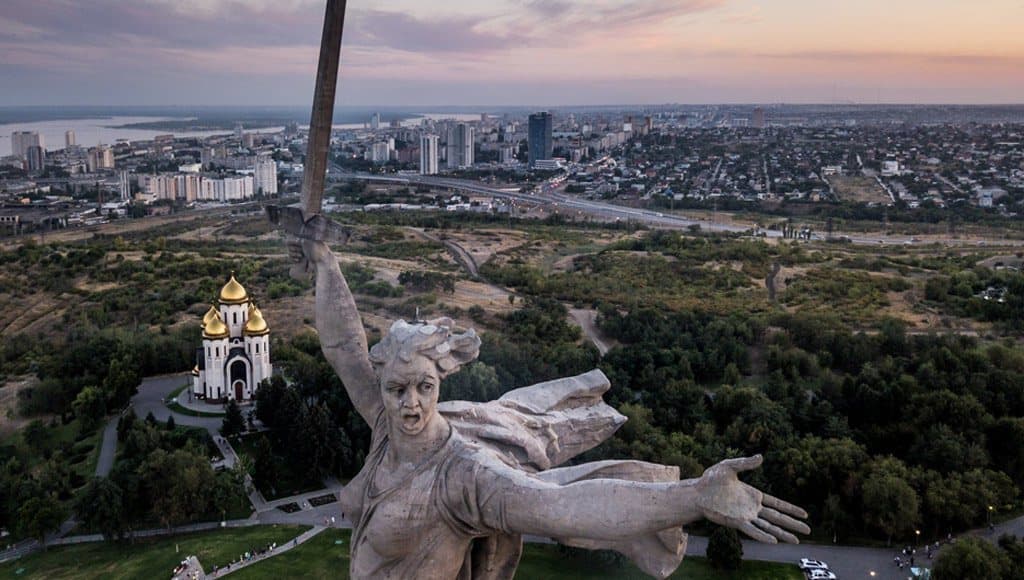 تمثال ”The Motherland Calls“