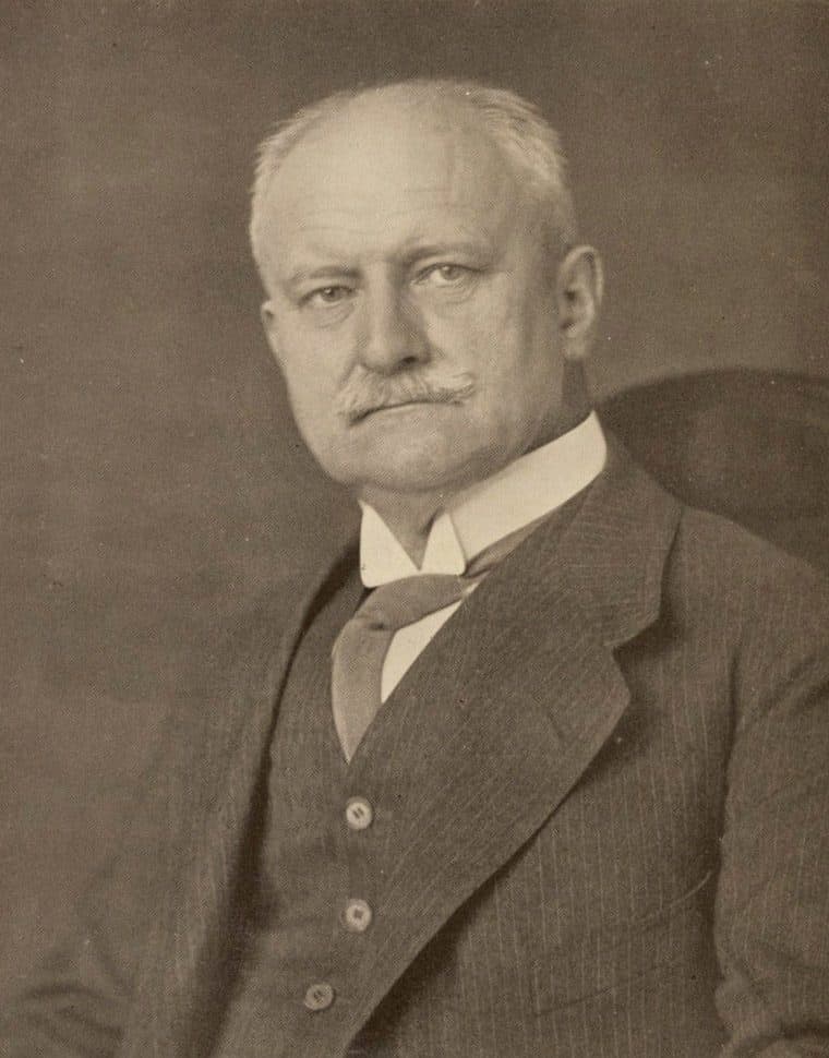 الجراح August Bier