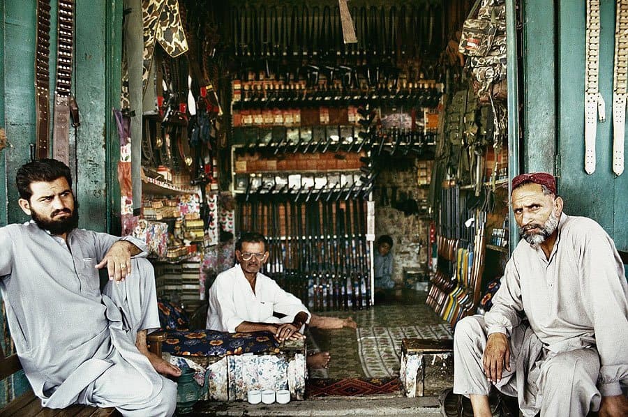 محل لبيع الأسلحة المقلدة المصنوعة محليا في قرية (دره آدم خيل).