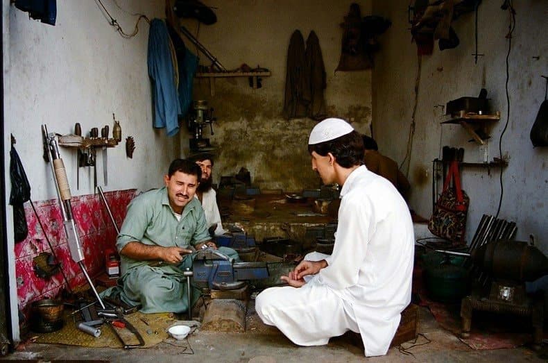 ورشة صناعة الأسلحة المقلدة في قرية (داره آدم خيل)
