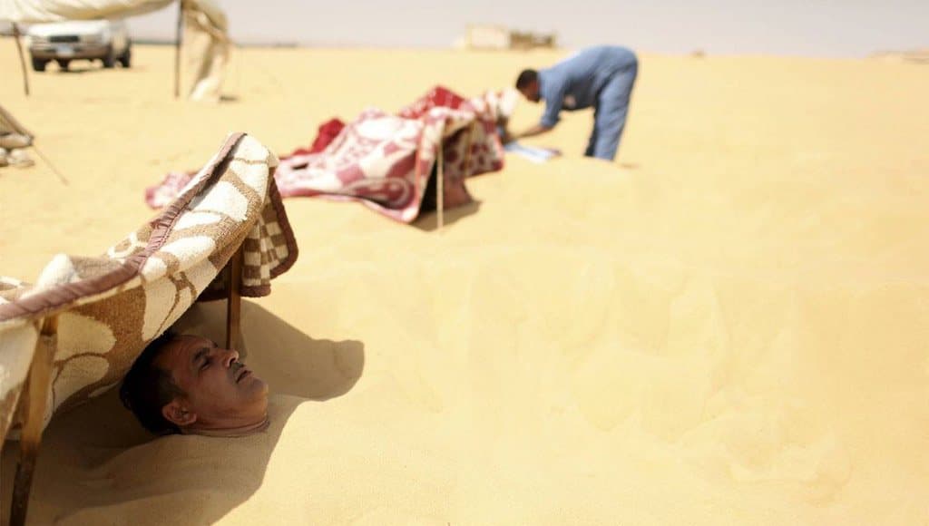 حمامات الرمال الحارة في سيوا بمصر