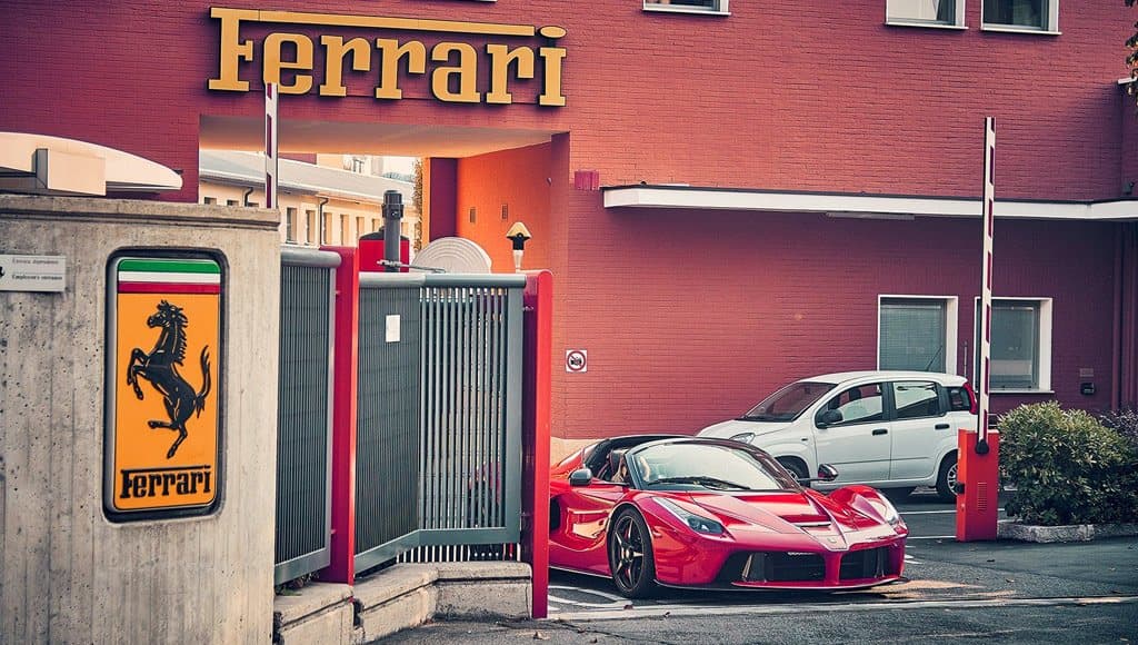 سيارة (لافيراري أبيرتا) Laferrari Aperta الجديدة.