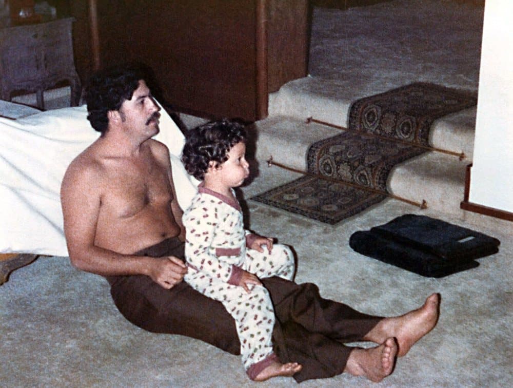 (بابلو إسكوبار) وابنه (خوان بابلو)