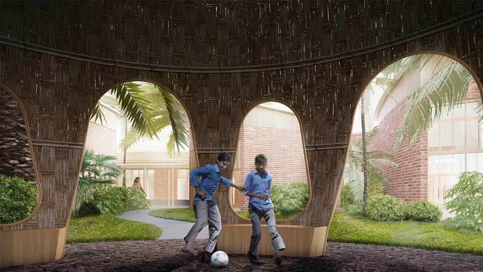 من تصاميم مدرسة (ريفرباند) الهندية، أطفال يلعبون الكرة في فضاء أخضر