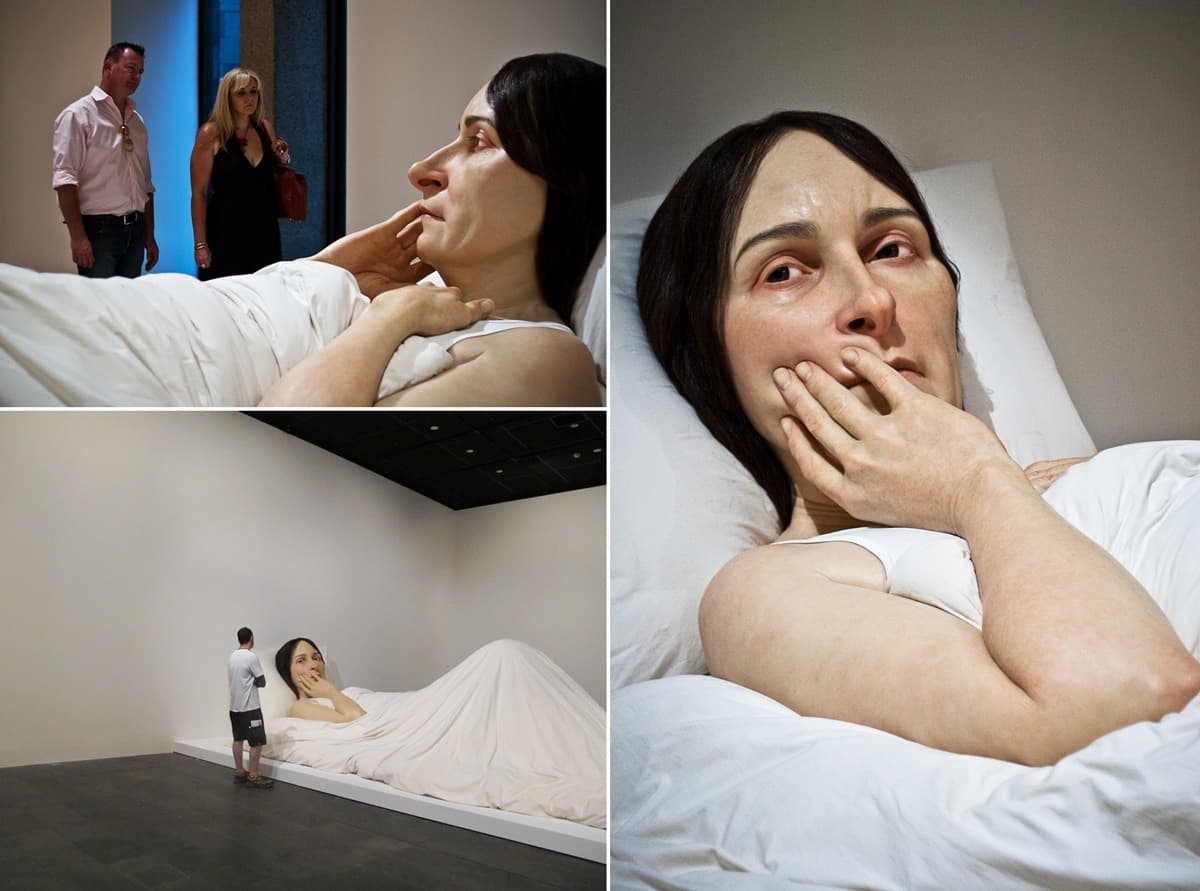 منحوتة In Bed «في السرير» سنة 2005