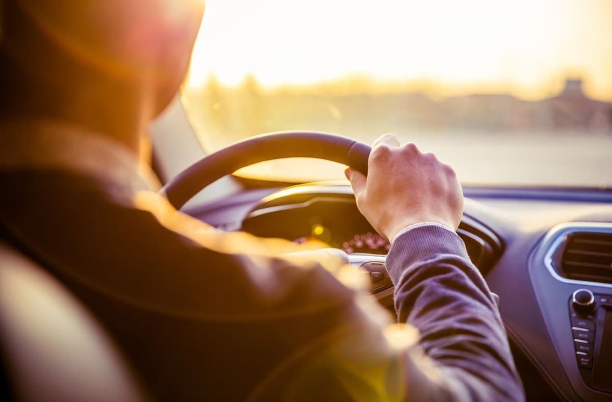 توهج اشعة الشمس داخل السيارة