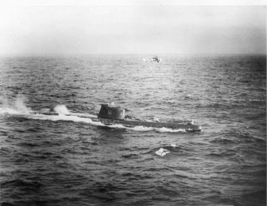 الغواصة السوفييتية B-59 في البحر الكاريبي بالقرب من كوبا في 28 أكتوبر 1962.