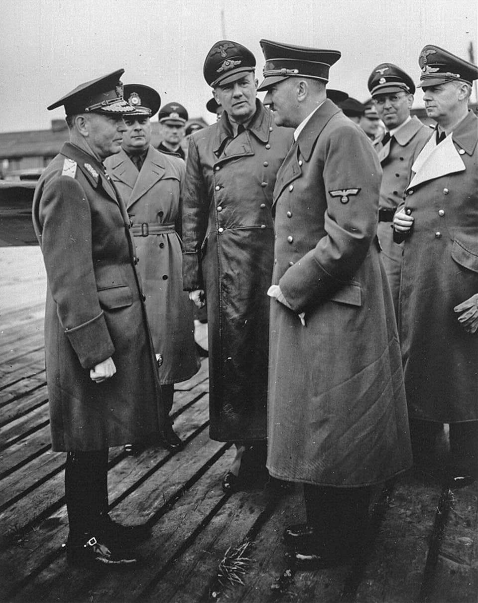 هتلر في لقاء مع حليفه رجل الدولة الروماني (يون أنتونيسكو). صورة: CORBIS