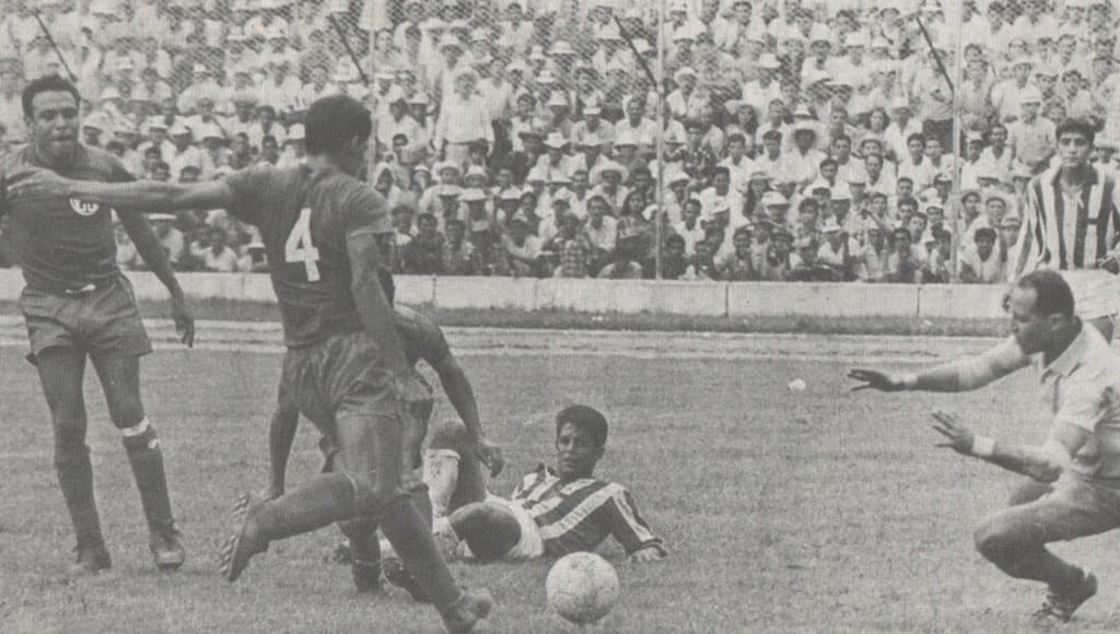 مباراة السلفادور والهندوراس الفاصلة.