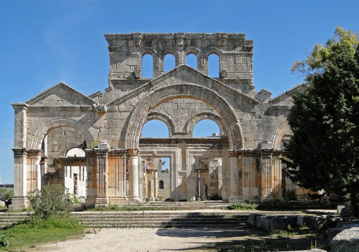 دير مار سمعان العمودي الأثري في شمال حلب. صورة: Bernard Gagnon/Wikimedia Commons