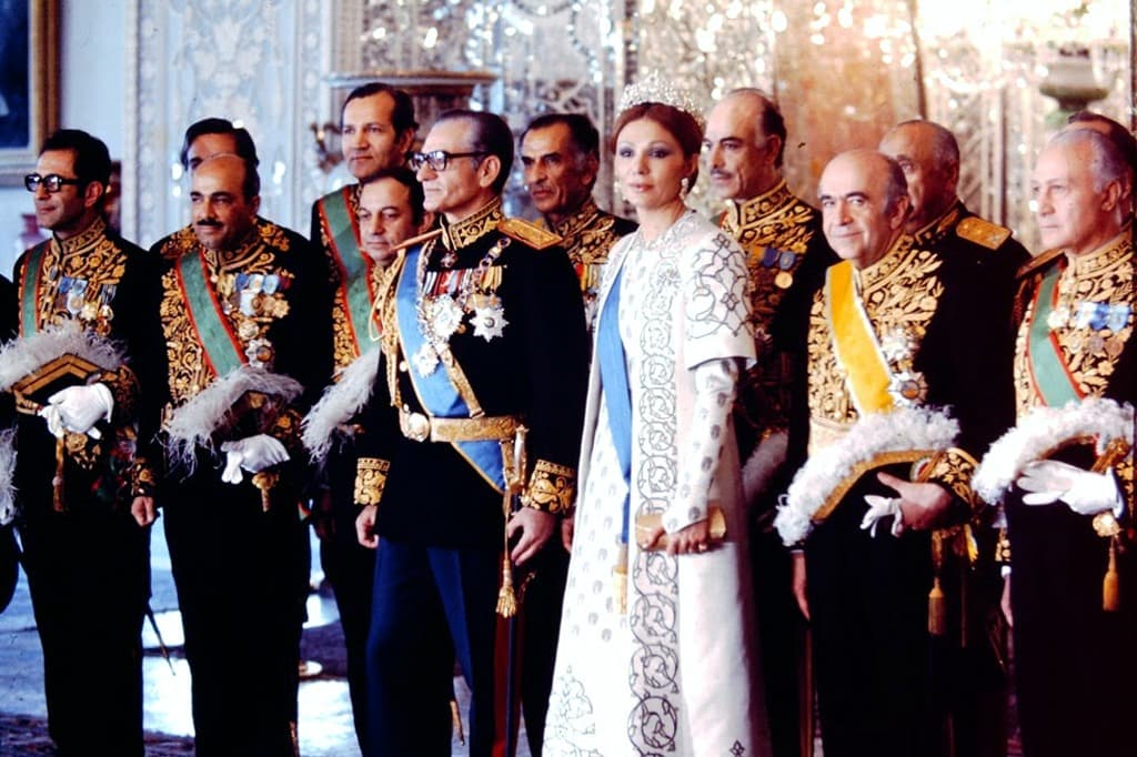 بلاط محمد رضا شاه.