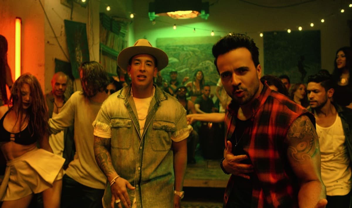 لويس فونسي في مشهد من فيديو Despacito