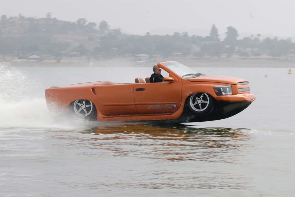 سيارة بايثون من شركة WaterCar