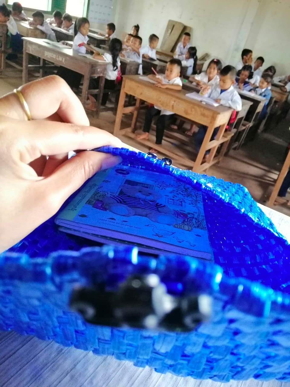 محفظة مدرسية مصنوعة يدويا