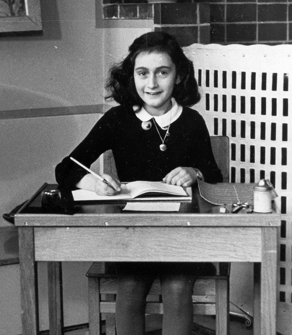 (آن فرانك) عندما كانت تعيش في أمستردام، حوالي سنة 1940.