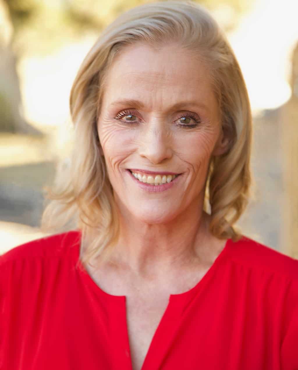 الممثلة Julia Minesci