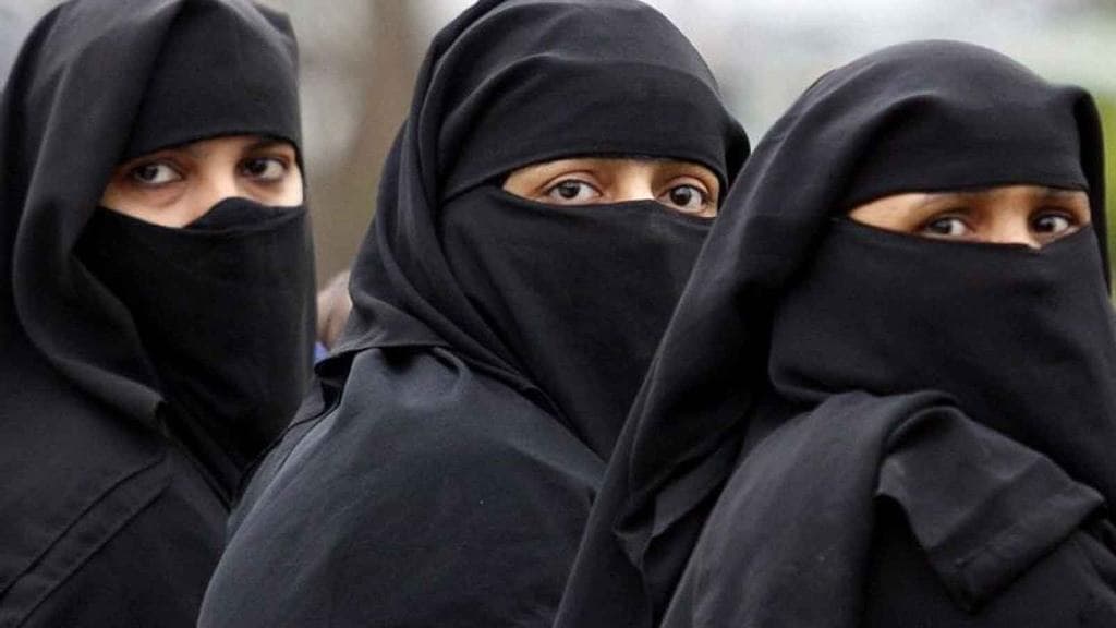نساء منقبات