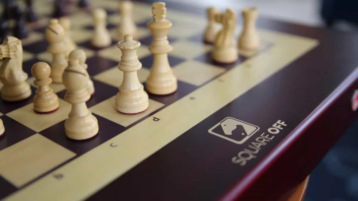 لعبة الشطرنج الذكية سكوار أوف.